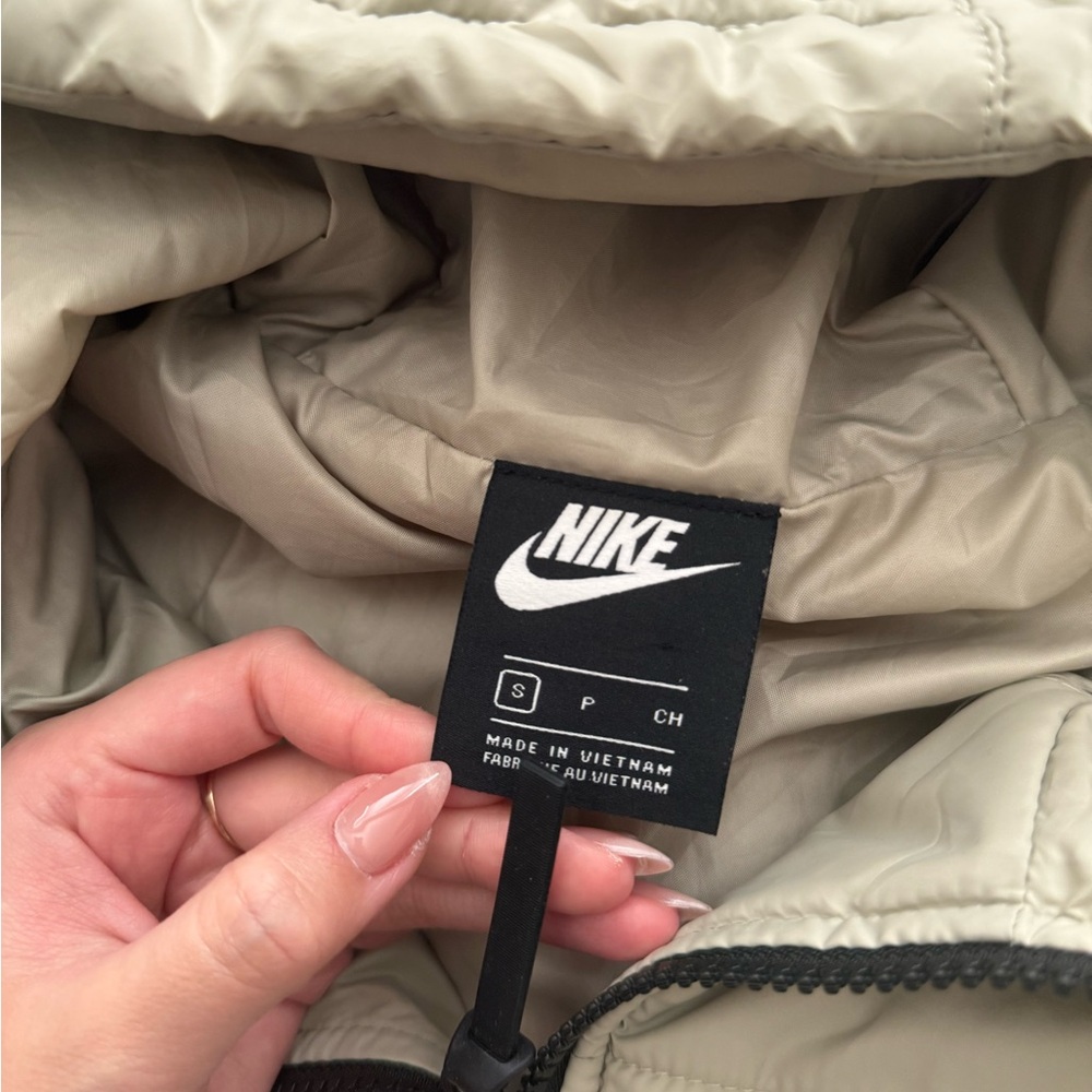 Nike Thermore Synthetic Fill Jacket View 2